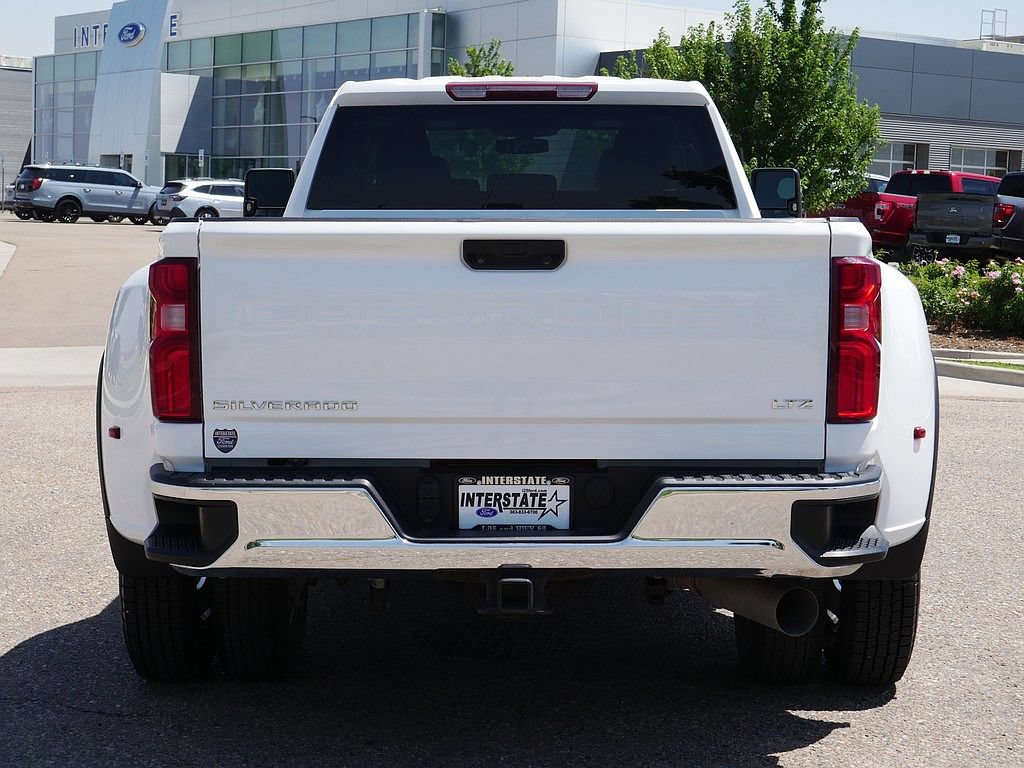 Used 2022 Chevrolet Silverado 3500 LTZ AWD/4WD image 4