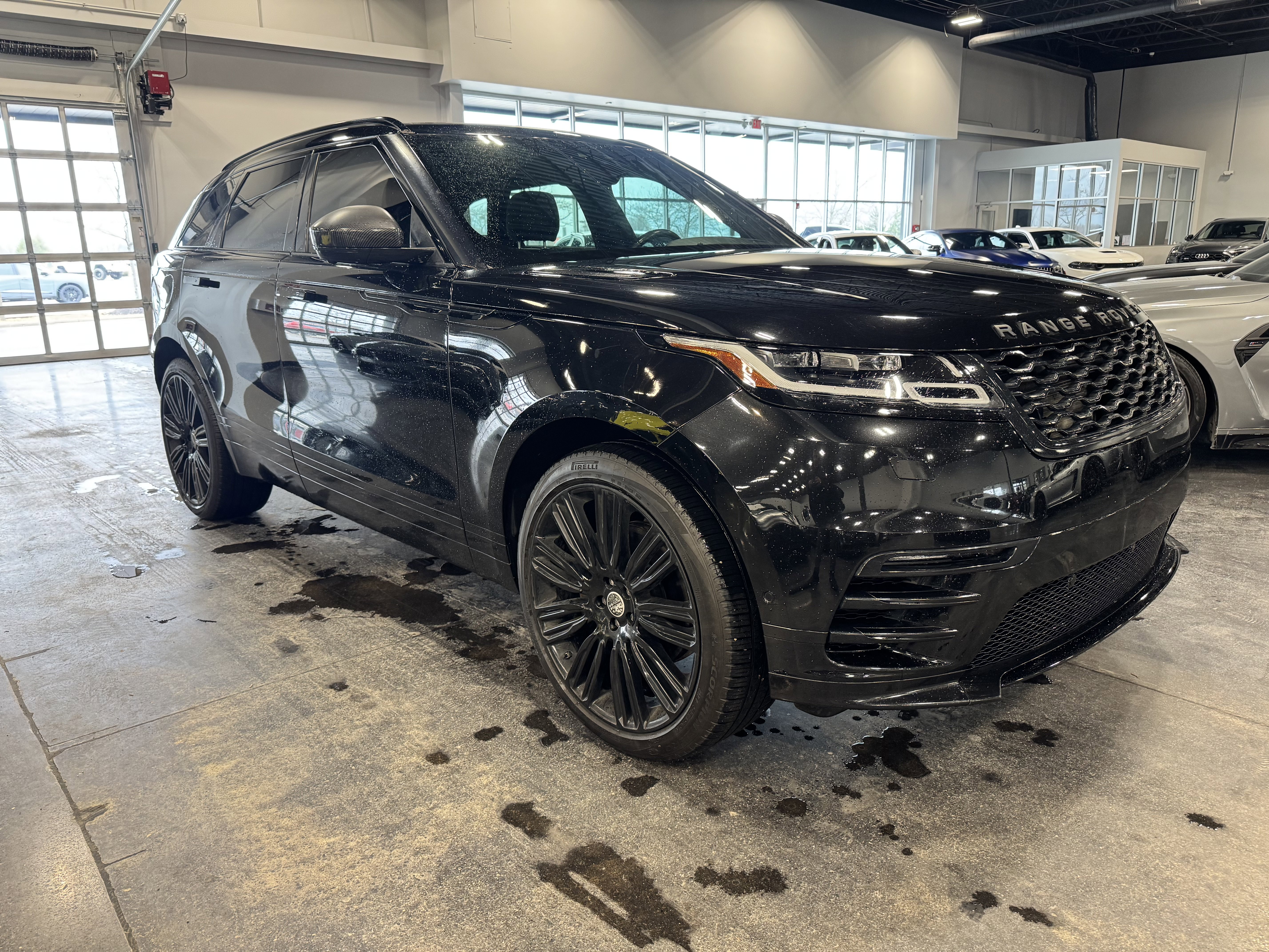 Used 2019 Land Rover Range Rover Velar R-Dynamic SE image 17