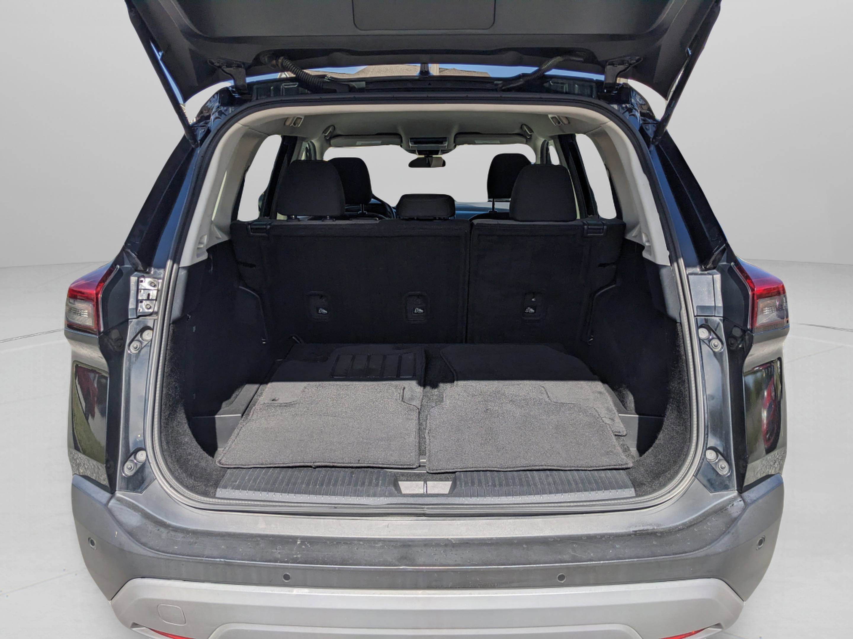 Used 2021 Nissan Rogue SV image 14