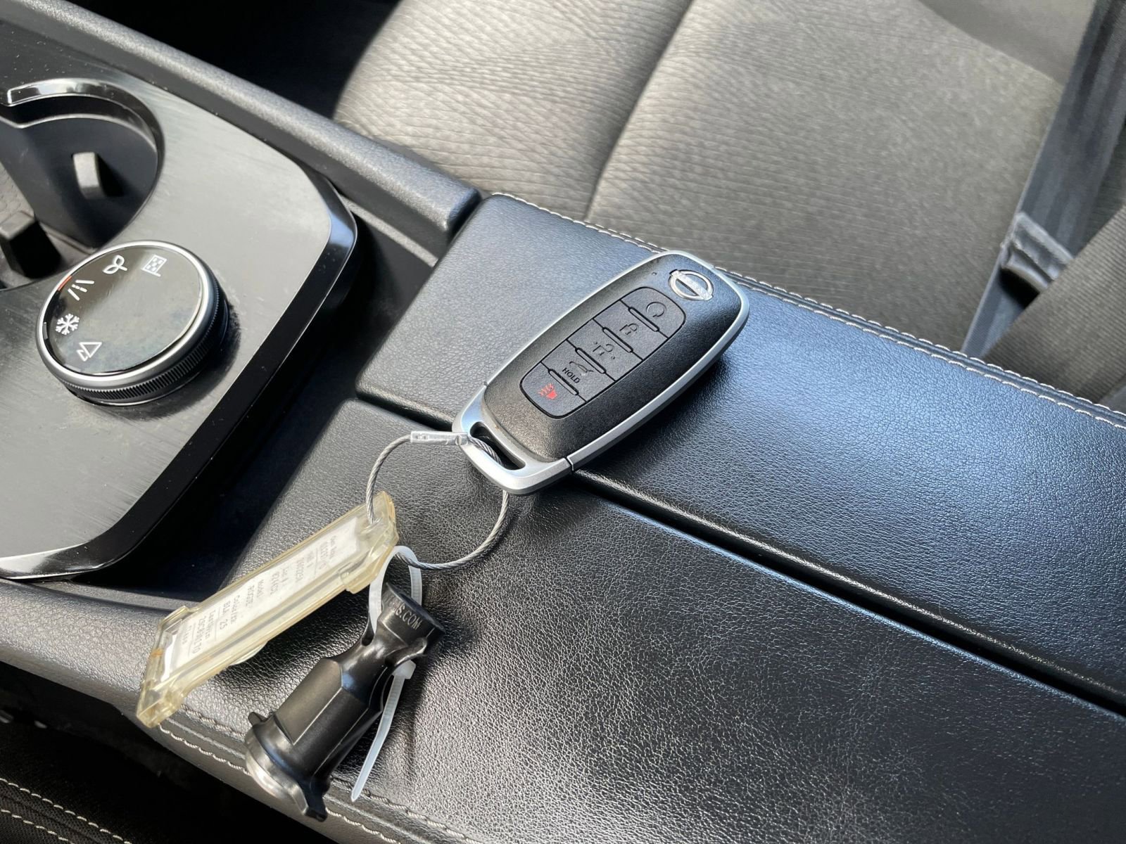 Used 2025 Nissan Rogue SV image 21