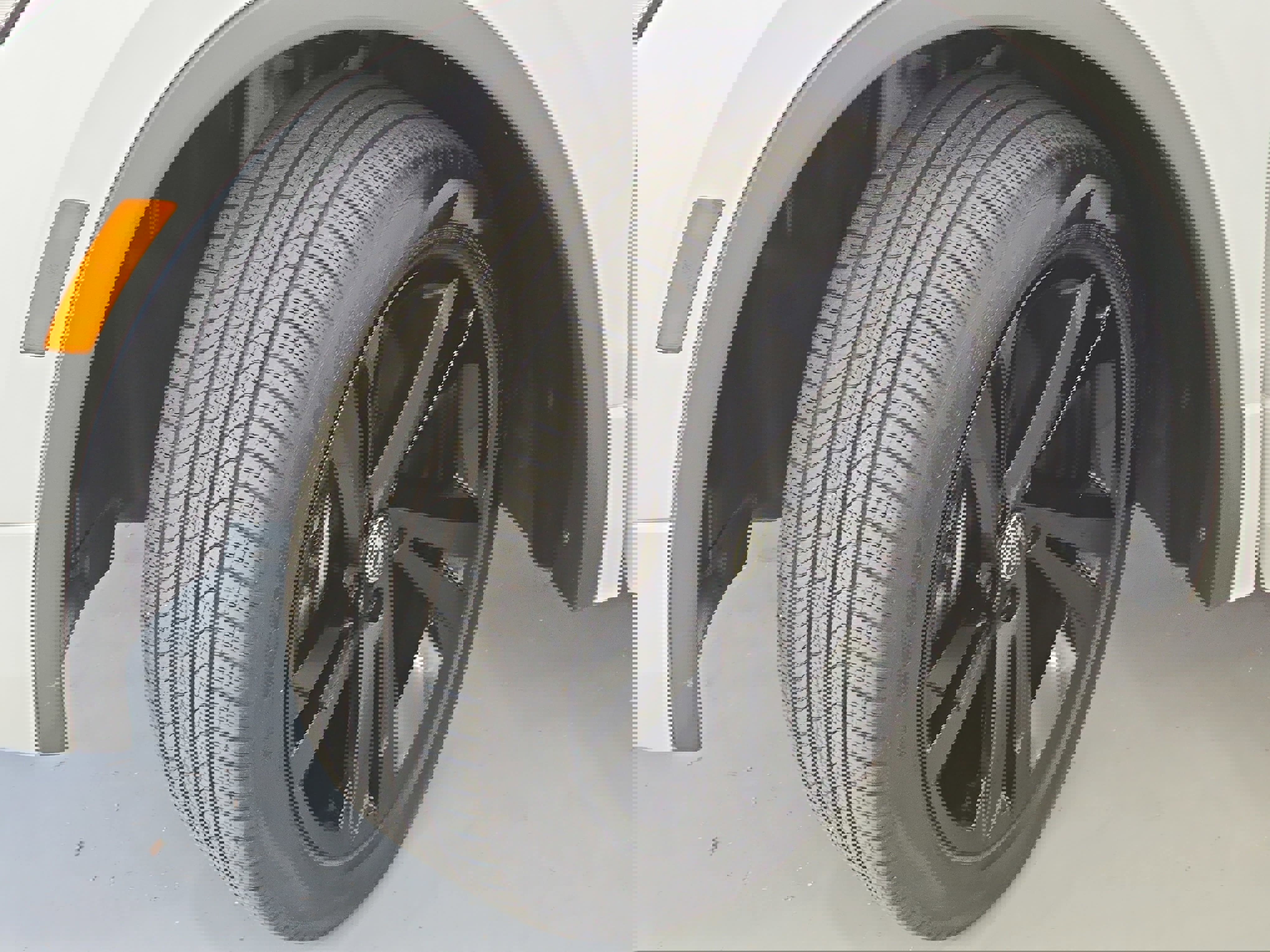 Certified 2024 Volkswagen Tiguan SE R-Line image 34