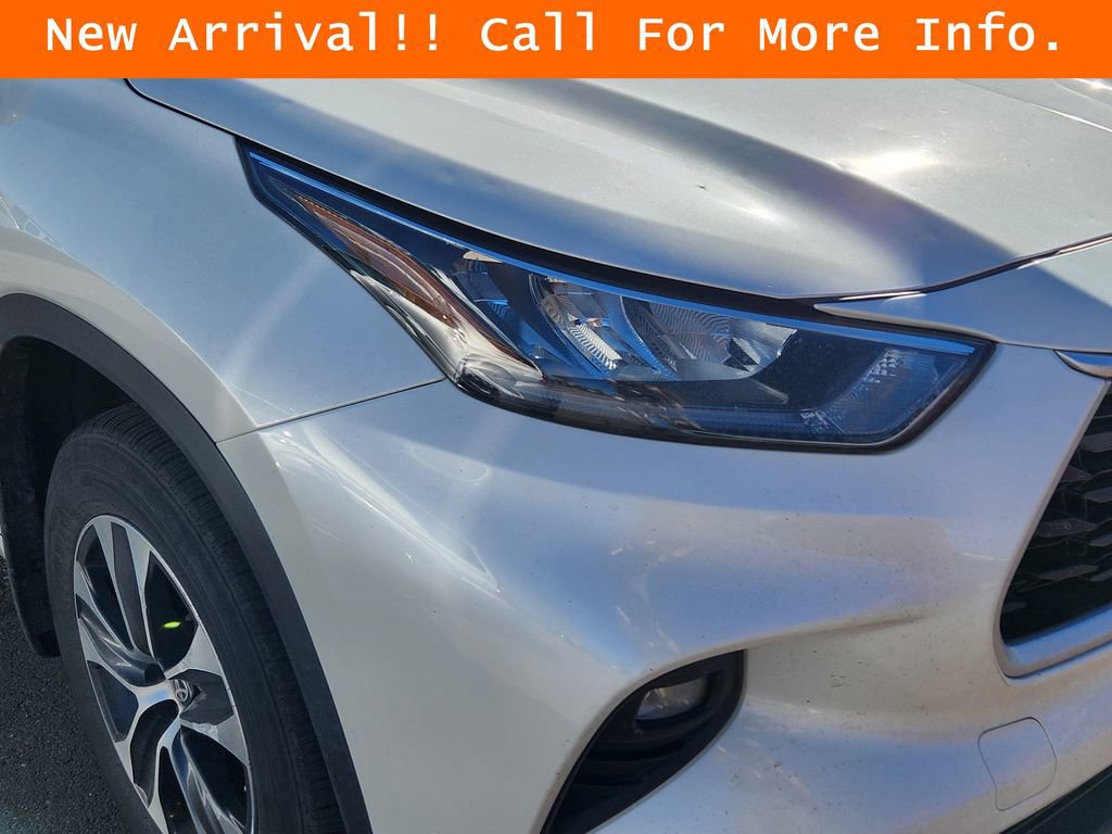 Used 2020 Toyota Highlander XLE image 6