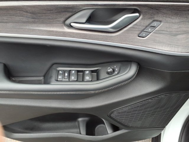 Used 2023 Jeep Grand Cherokee Limited AWD/4WD image 19