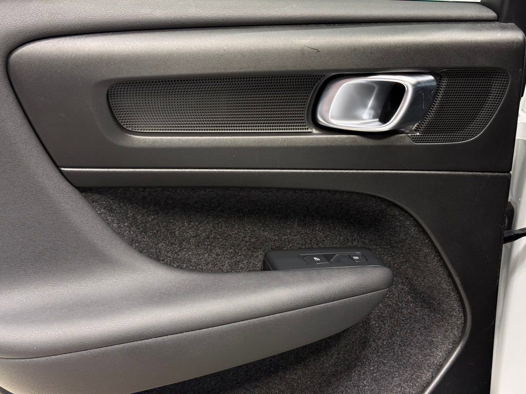 Used 2024 Volvo XC40 B5 Plus w/ Climate Package image 21