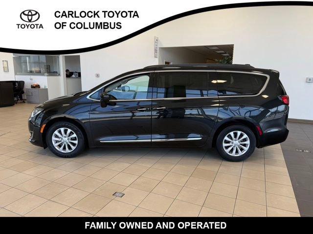 Used 2017 Chrysler Pacifica Touring-L image 1