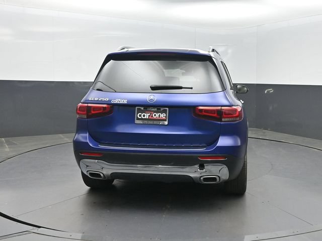 Used 2020 Mercedes-Benz GLB 250 w/ Premium Package image 32