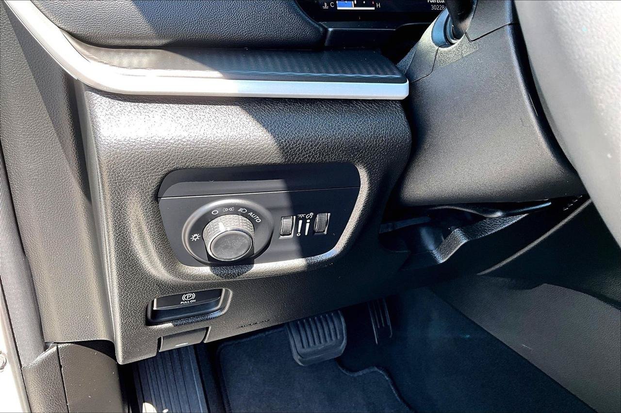 Used 2024 Jeep Grand Cherokee Altitude AWD/4WD image 36