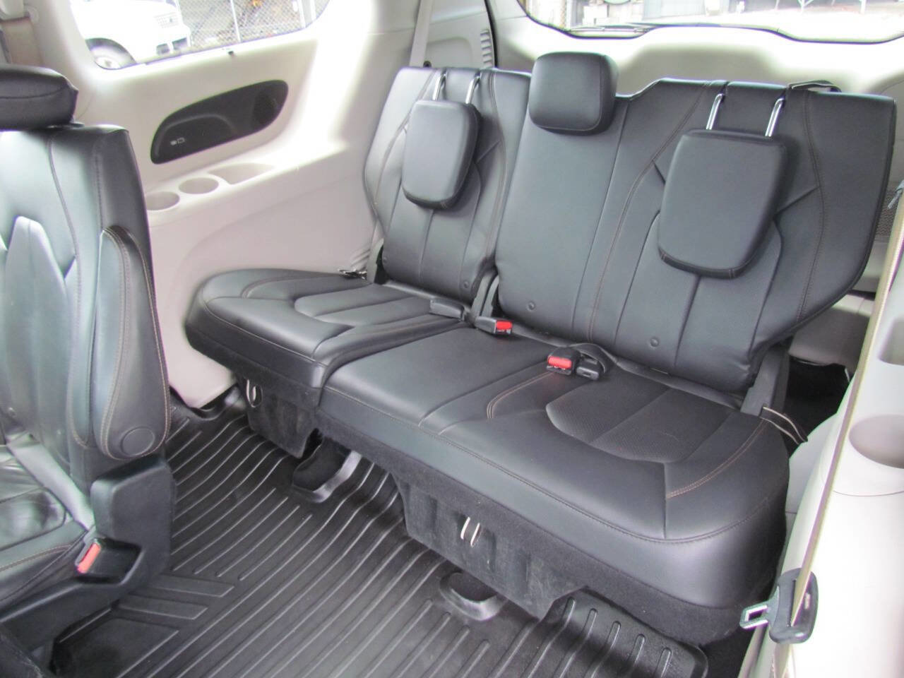 Used 2017 Chrysler Pacifica Touring-L Plus w/ Advanced Safetytec Group image 14