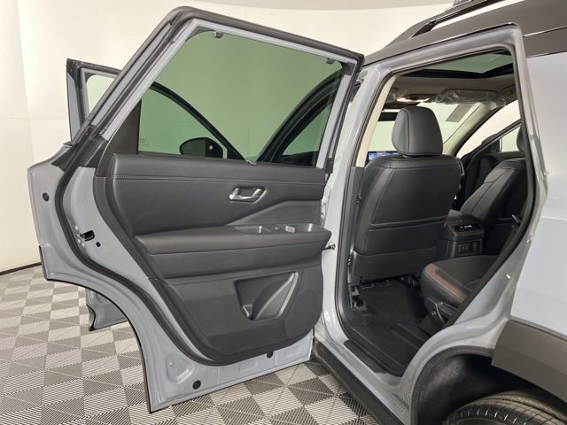 New 2026 Nissan Pathfinder Platinum w/ Accent Package image 41