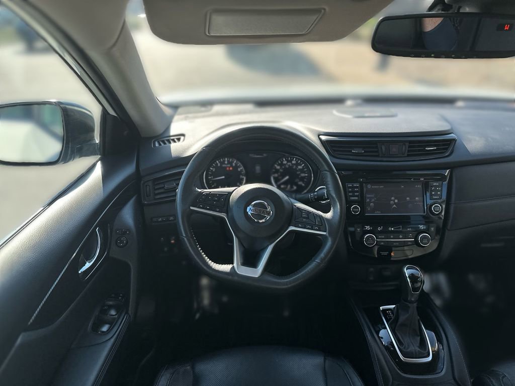 Used 2017 Nissan Rogue SL image 11