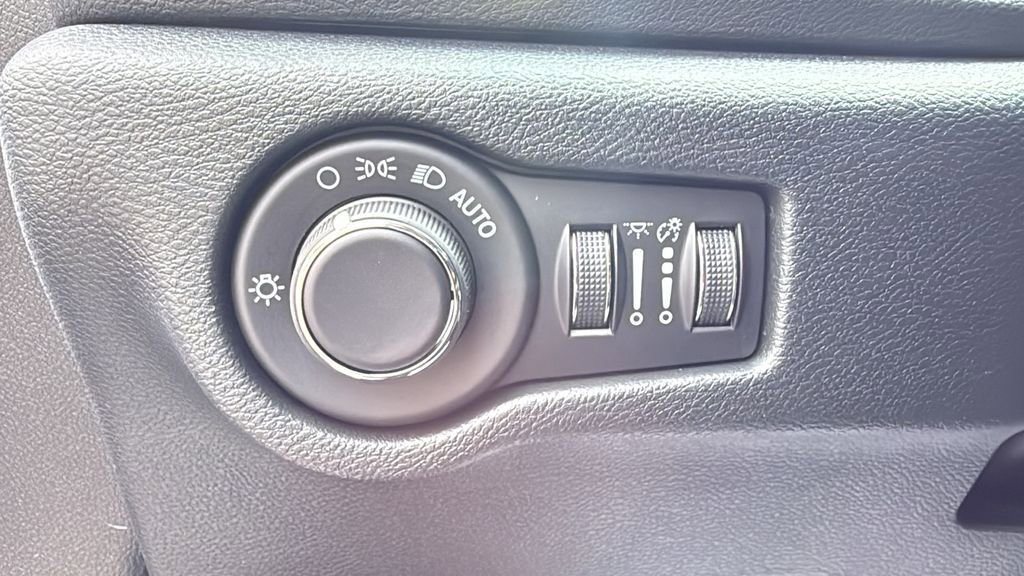 New 2026 Chrysler Voyager LX image 20