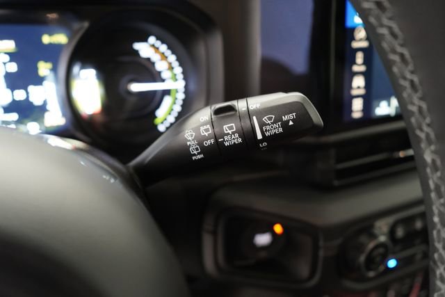 Used 2025 Jeep Wrangler Unlimited Sahara image 19