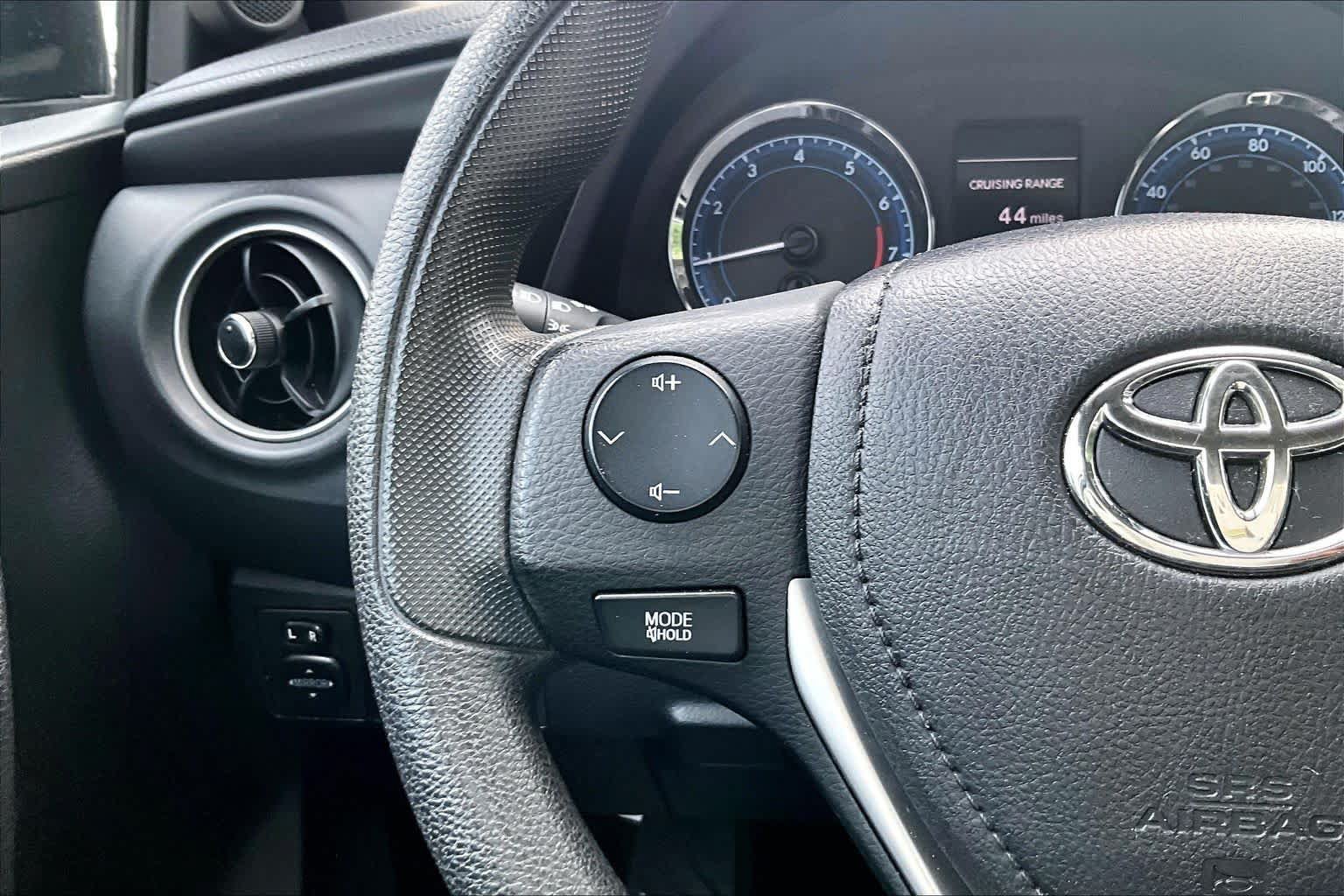 Used 2018 Toyota Corolla LE FWD image 23