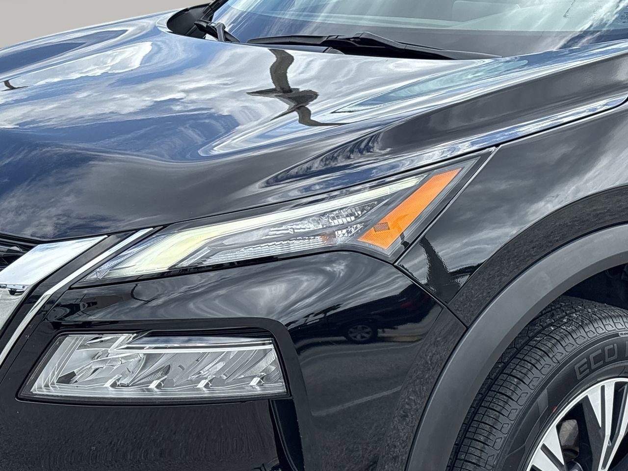 Used 2023 Nissan Rogue SV FWD image 6