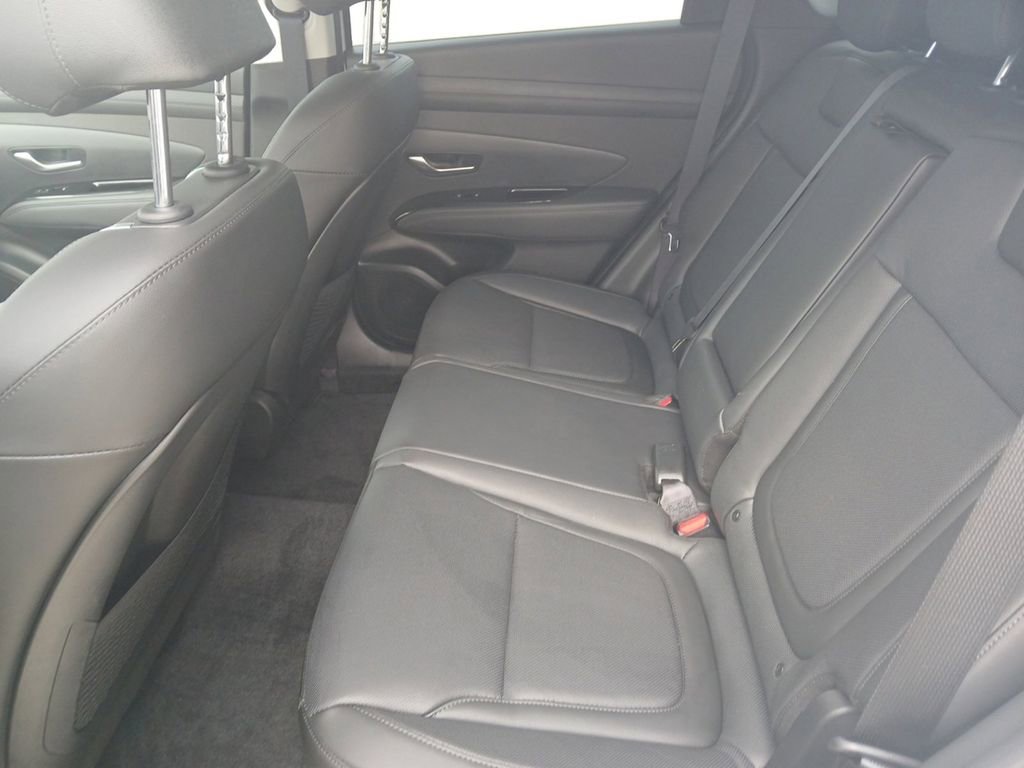 Used 2025 Hyundai Tucson Limited image 12