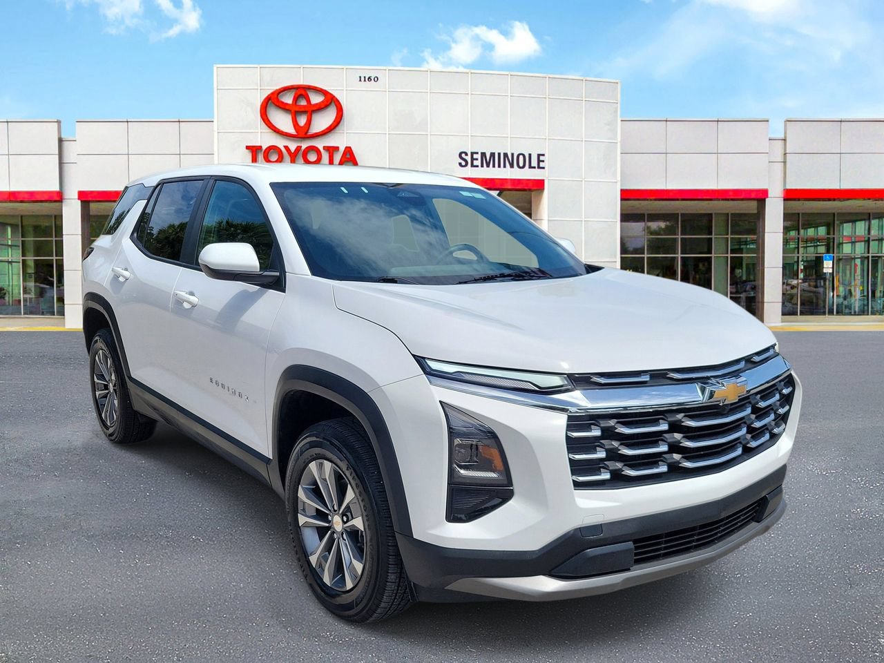 Used 2026 Chevrolet Equinox LT FWD image 2