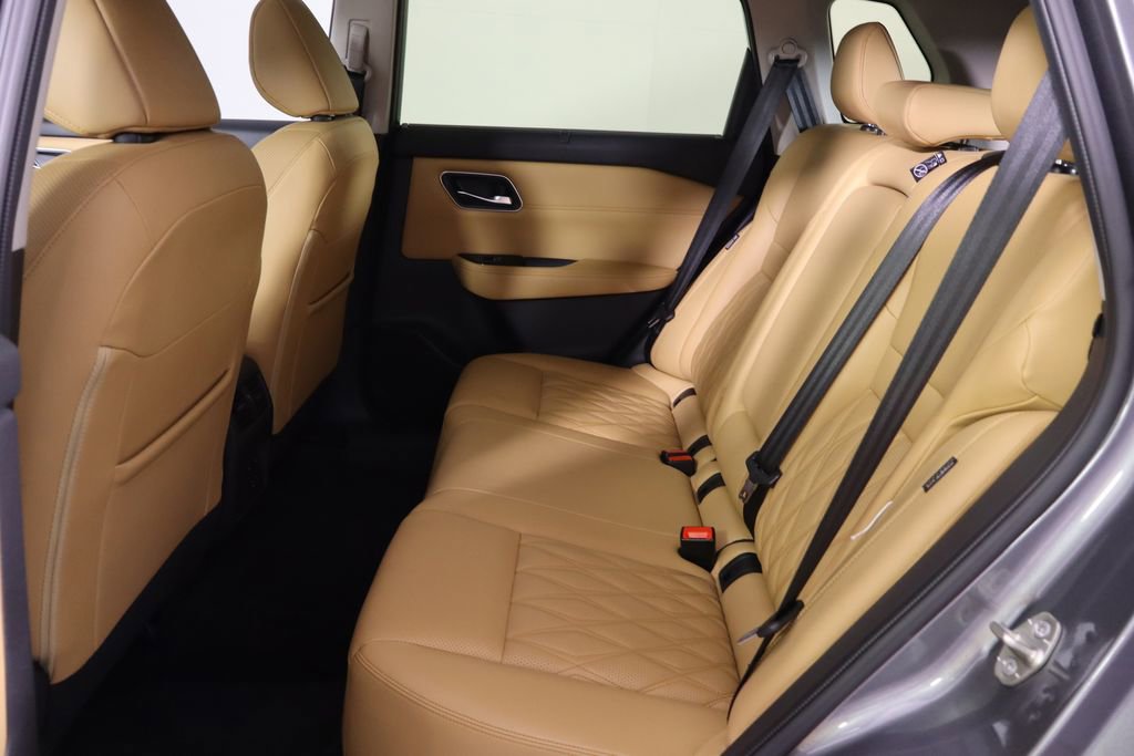 Used 2023 Nissan Rogue Platinum w/ Platinum Premium Package AWD/4WD image 16