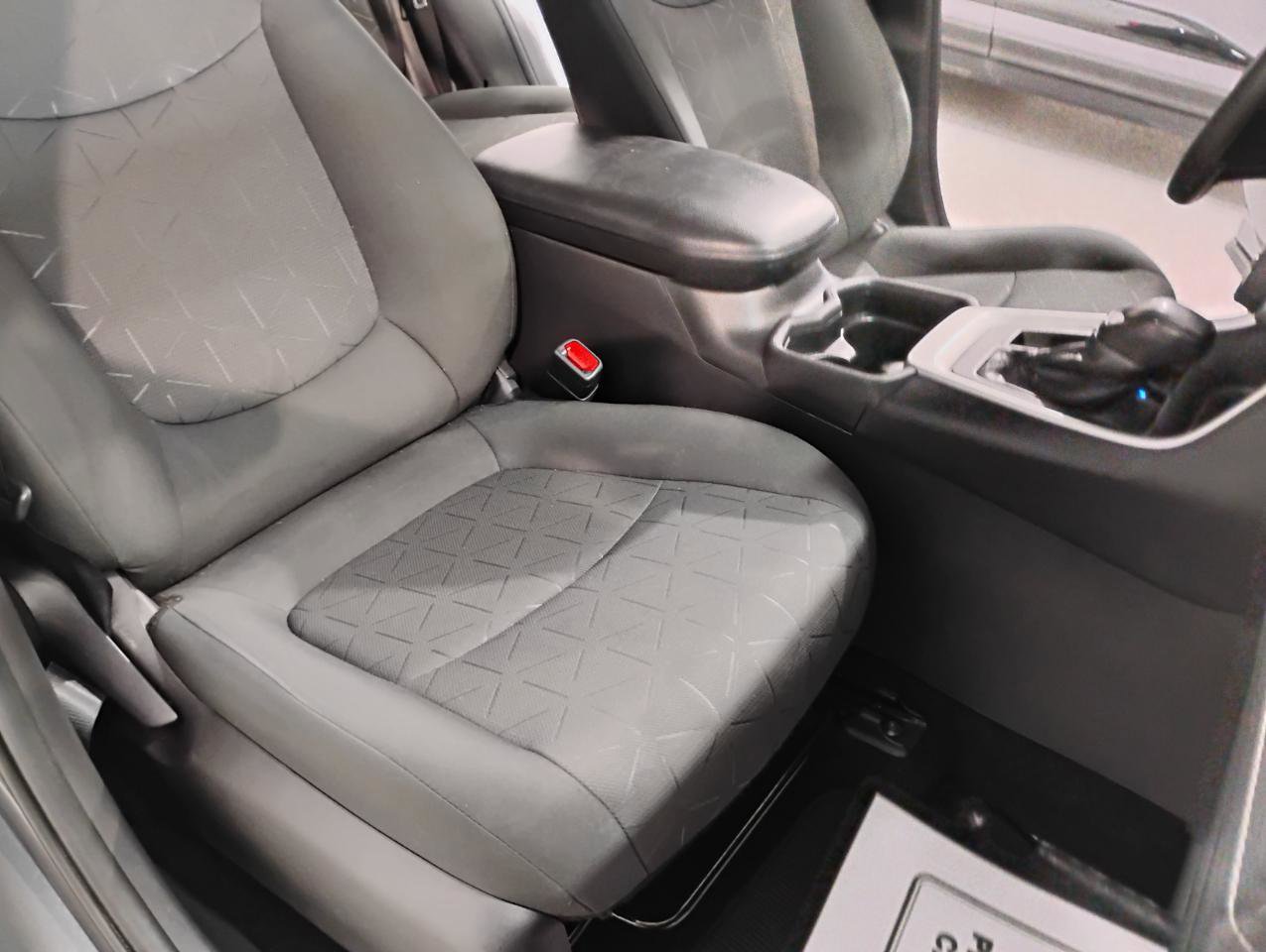 Used 2021 Toyota RAV4 XLE FWD image 53