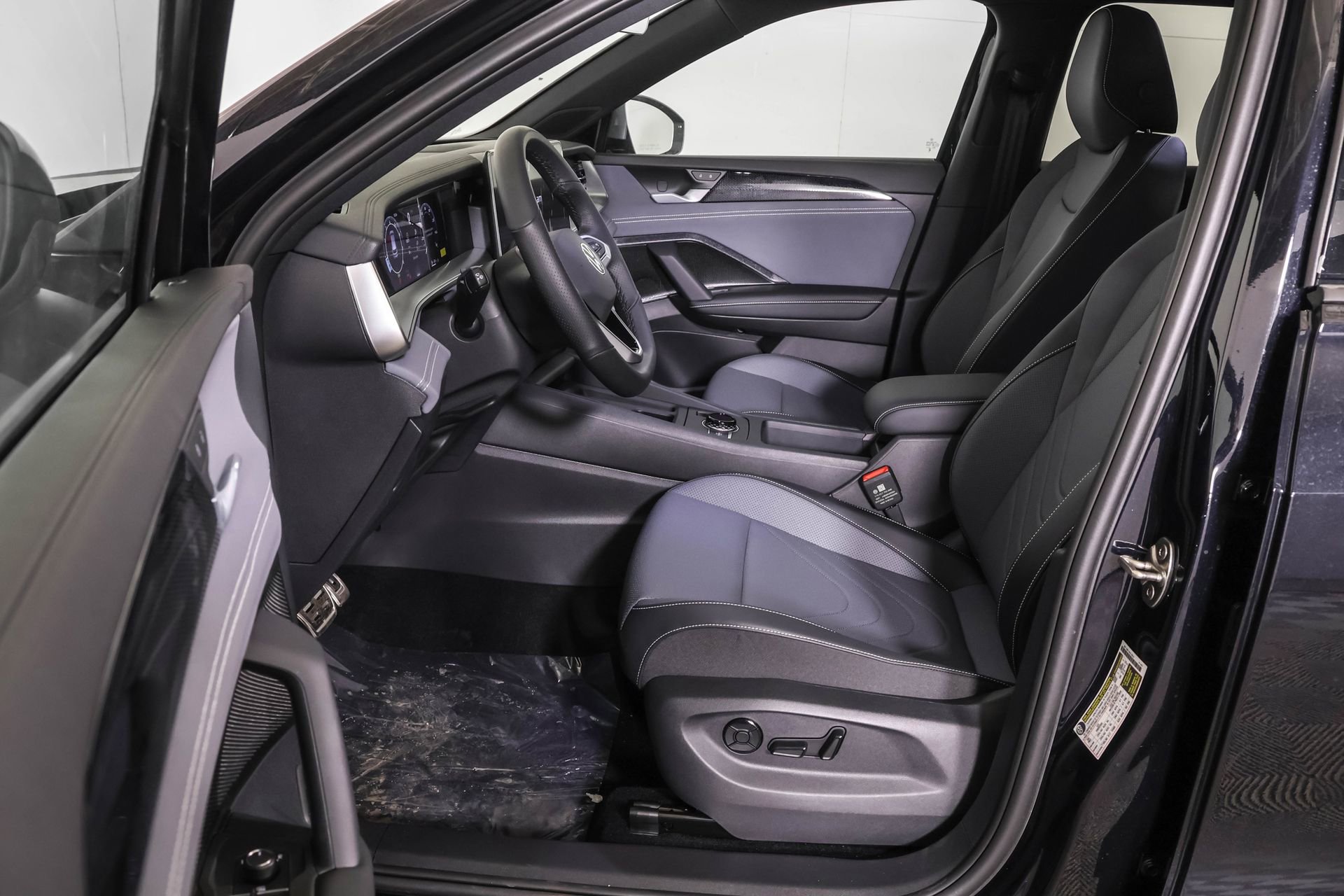 New 2026 Volkswagen Tiguan SE R-Line AWD/4WD image 5