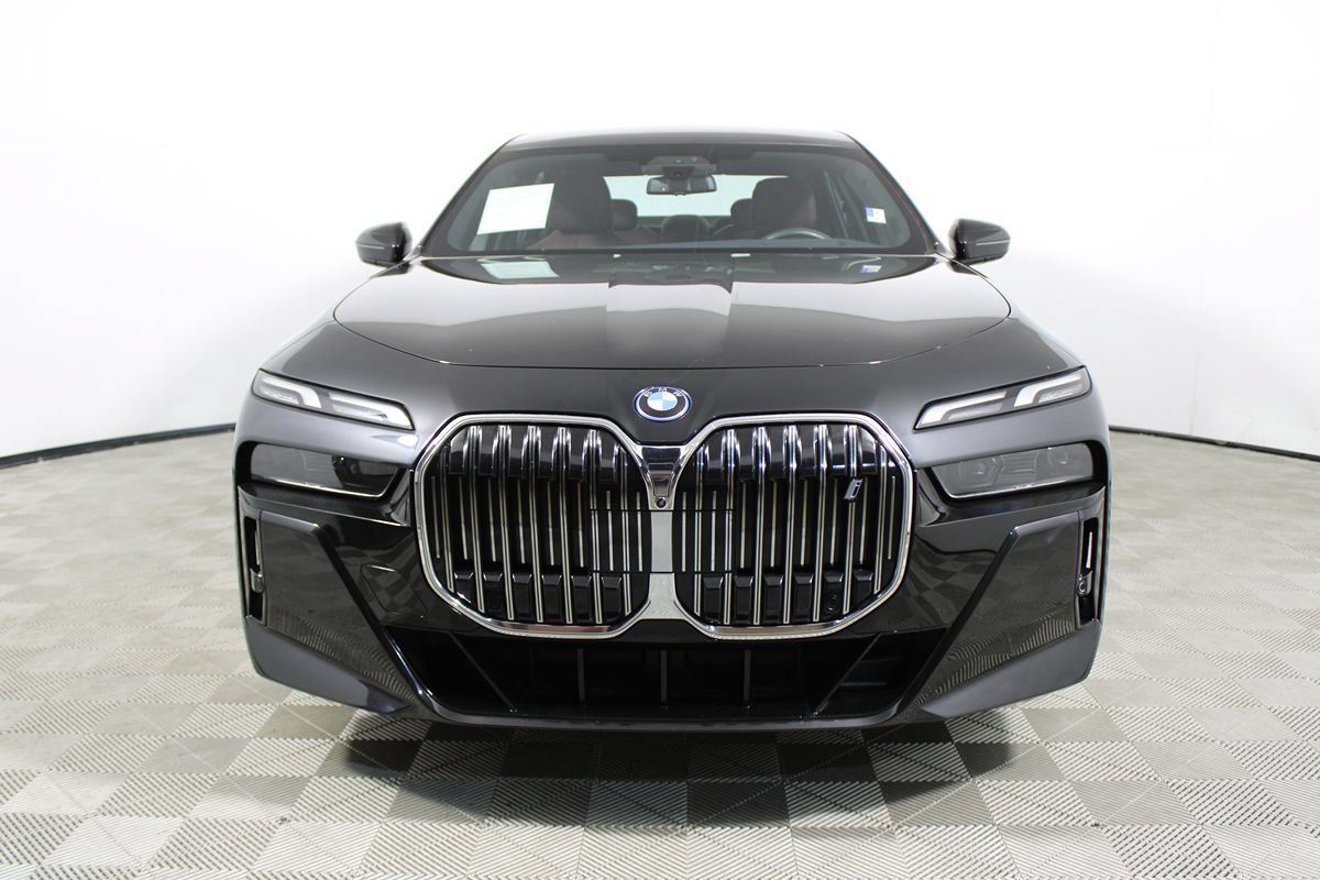 Used 2024 BMW i7 xDrive60 AWD/4WD image 39