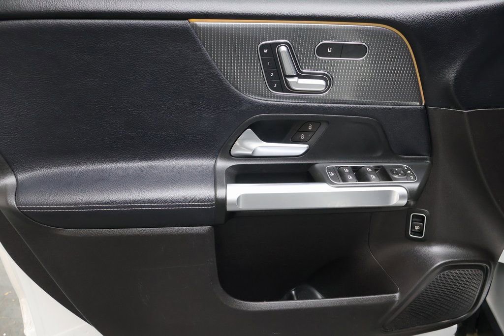Used 2020 Mercedes-Benz GLB 250 w/ Premium Package image 16
