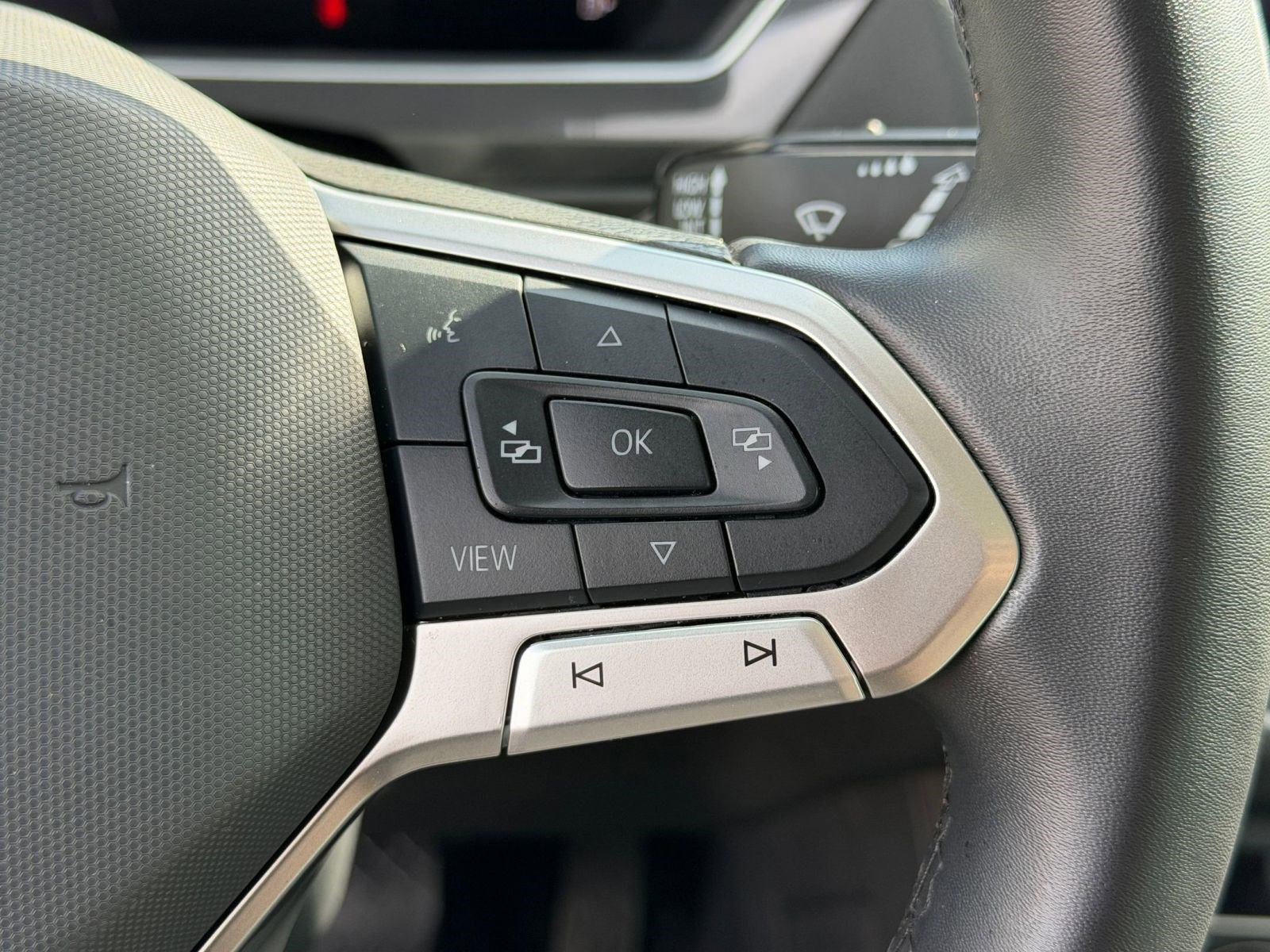 Used 2024 Volkswagen Tiguan Wolfsburg Edition image 23