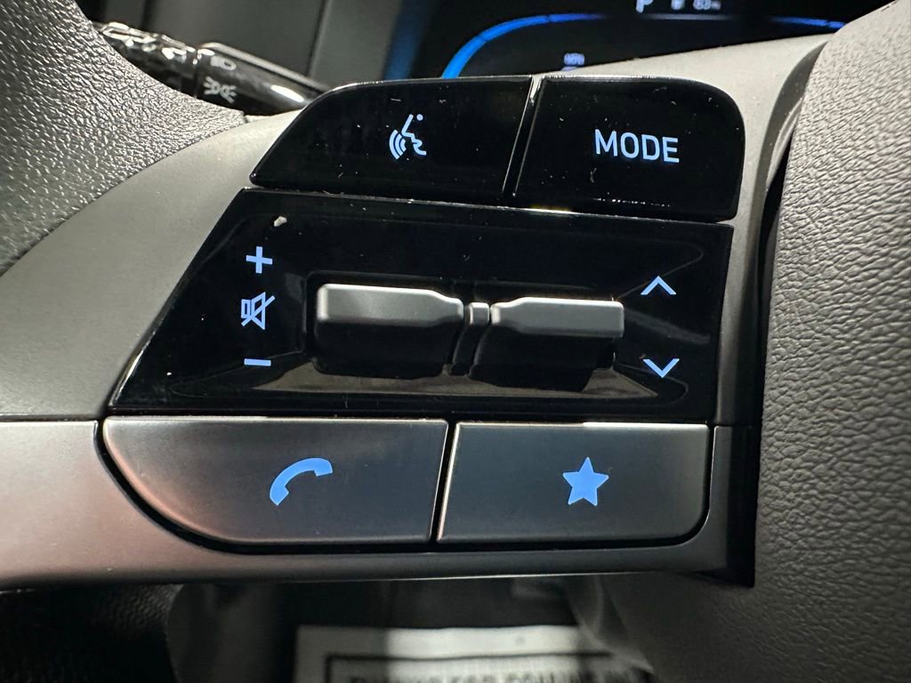 Used 2025 Hyundai Elantra SE image 19