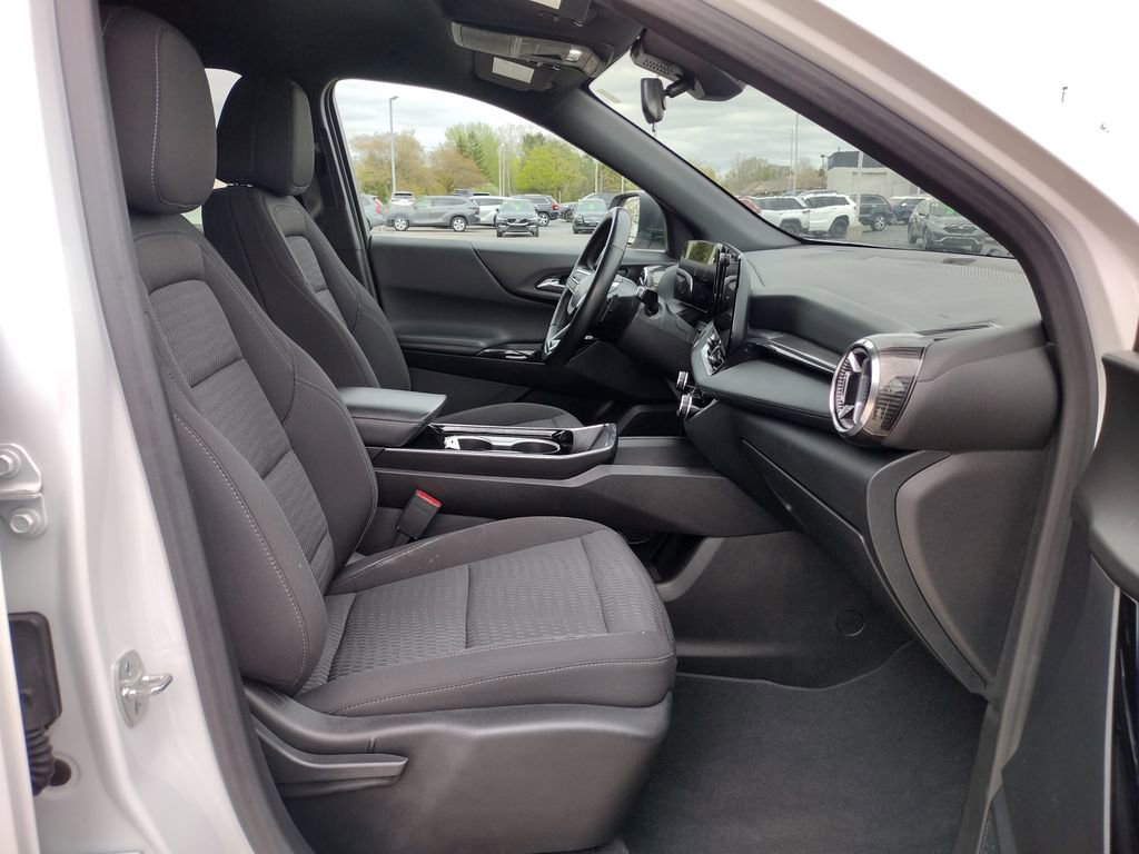 Used 2025 Chevrolet Equinox LT AWD/4WD image 19