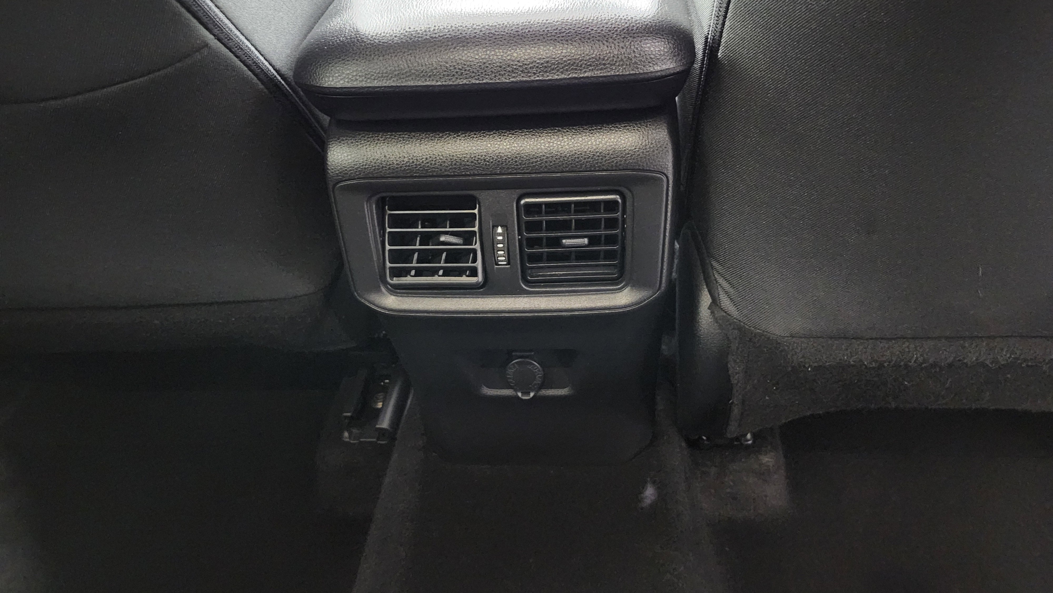 Used 2022 Toyota RAV4 LE image 19