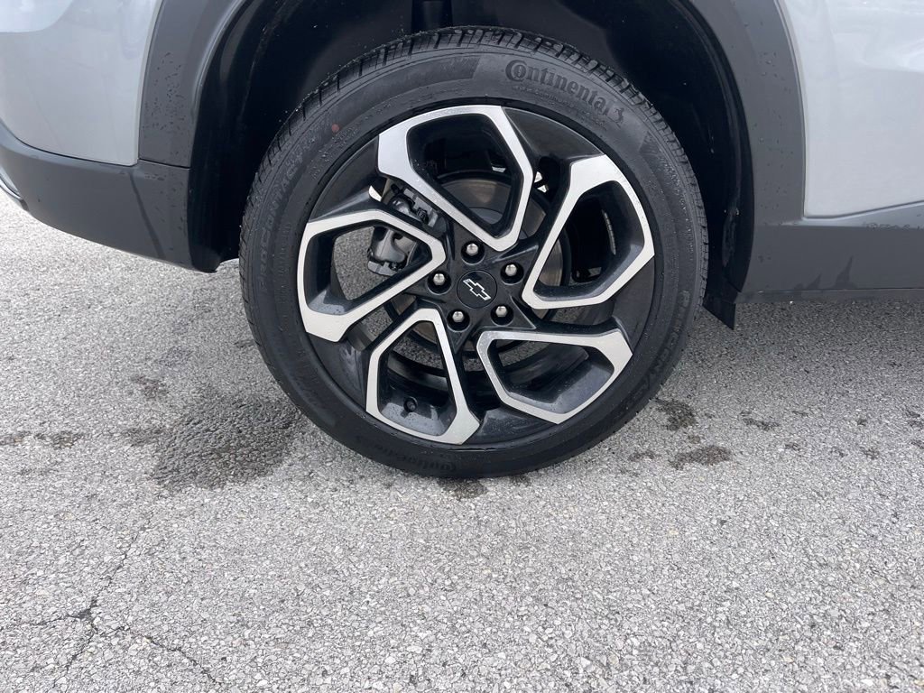 Used 2025 Chevrolet Trax RS w/ Sunroof Package image 11