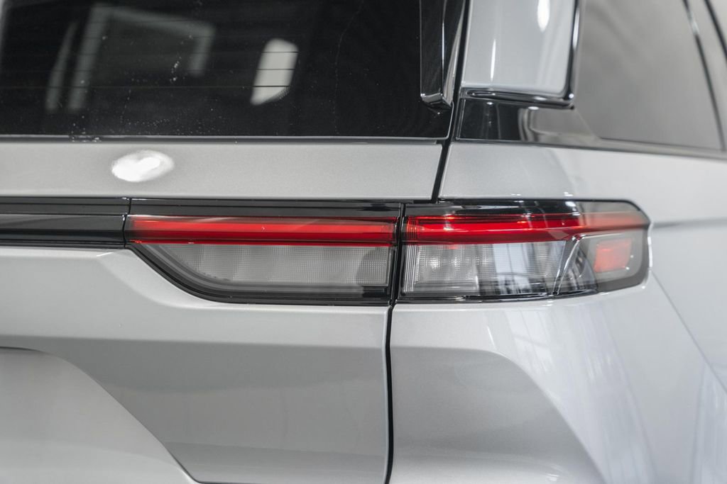 New 2025 Jeep Grand Cherokee Altitude image 6