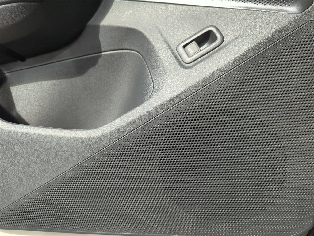 New 2026 Volkswagen Tiguan SE R-Line image 33