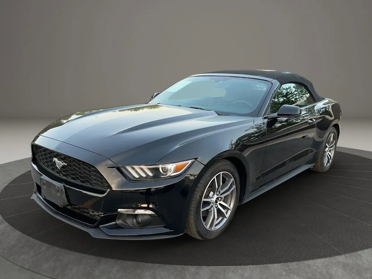 Used 2015 Ford Mustang Premium RWD image 1