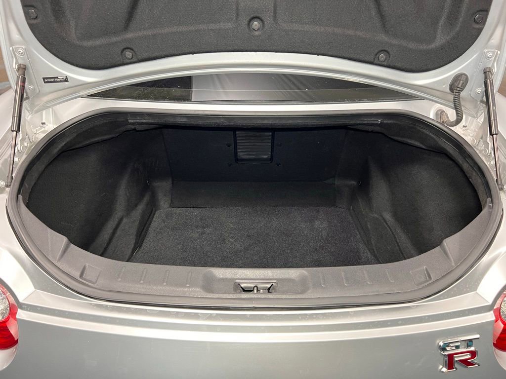 Used 2016 Nissan GT-R Black Edition image 18