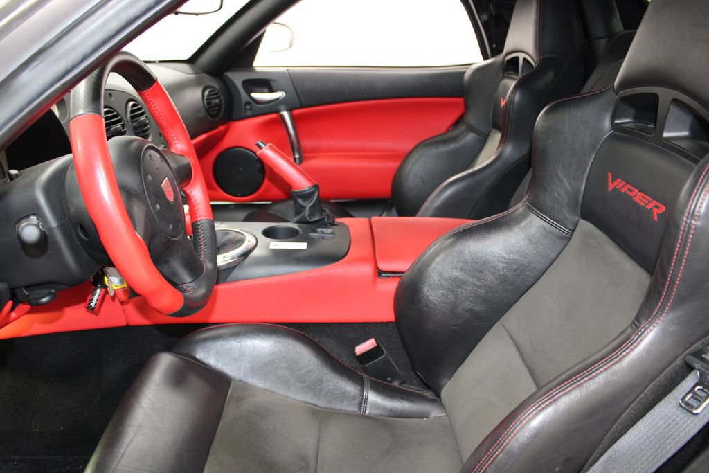 Used 2004 Dodge Viper SRT-10 RWD image 16