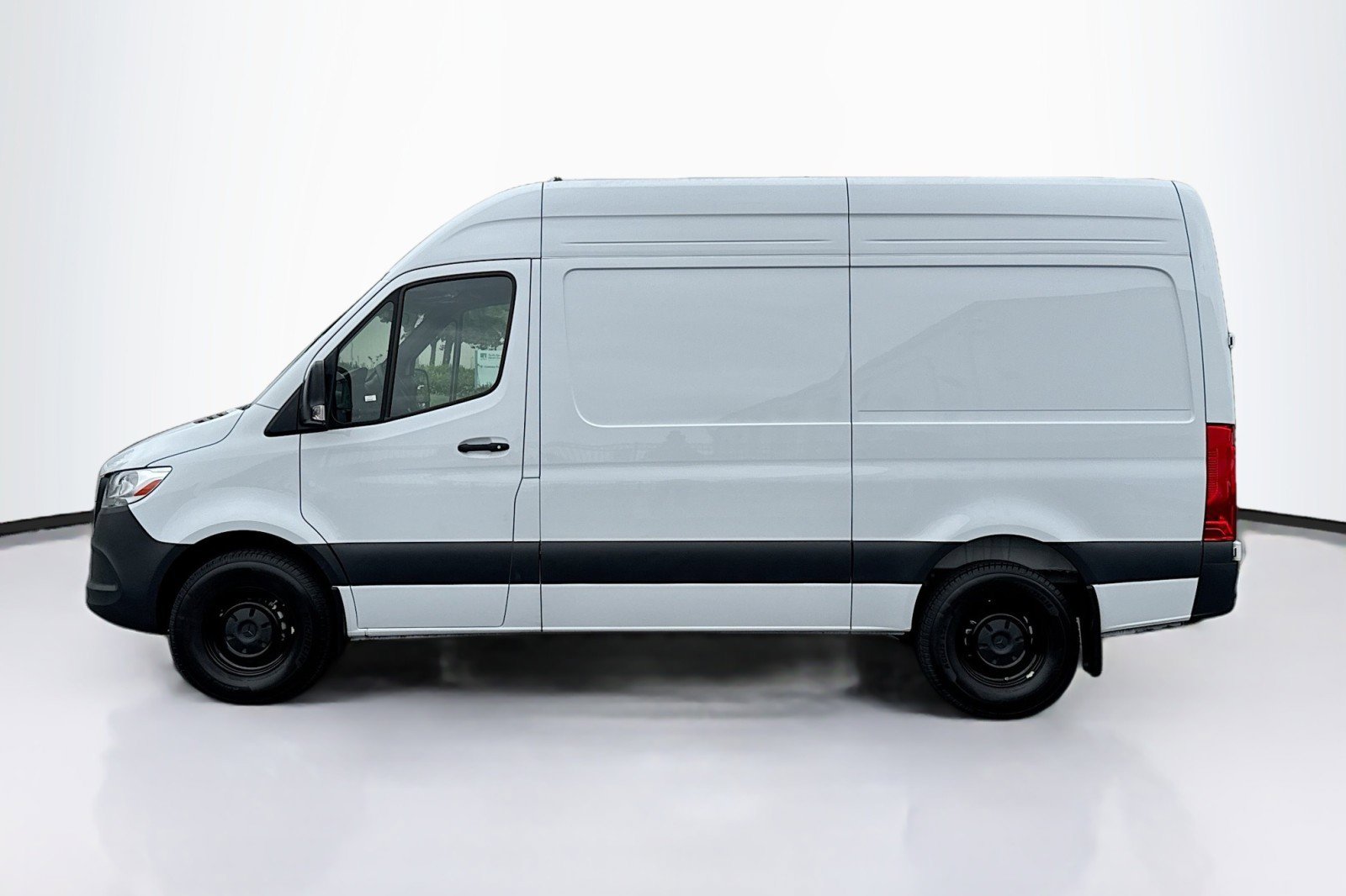 Used 2025 Mercedes-Benz Sprinter 2500 image 8
