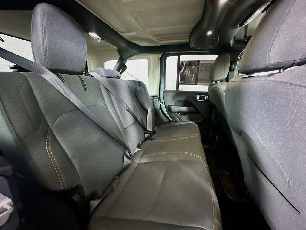 Used 2025 Jeep Wrangler Unlimited Sahara w/ Safety Group image 11