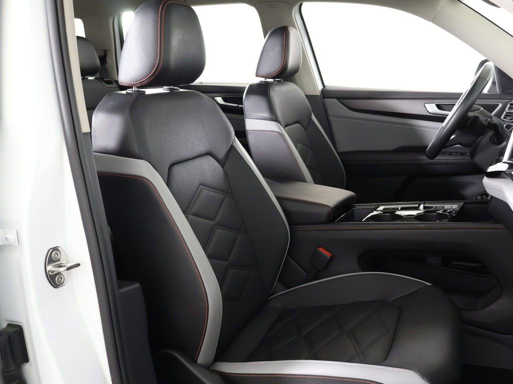 Certified 2024 Volkswagen Atlas Peak Edition SEL AWD/4WD image 37