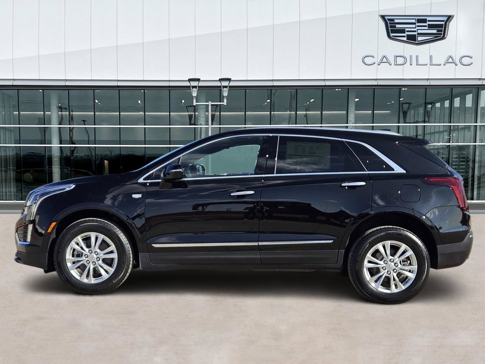 New 2026 Cadillac XT5 Luxury image 3