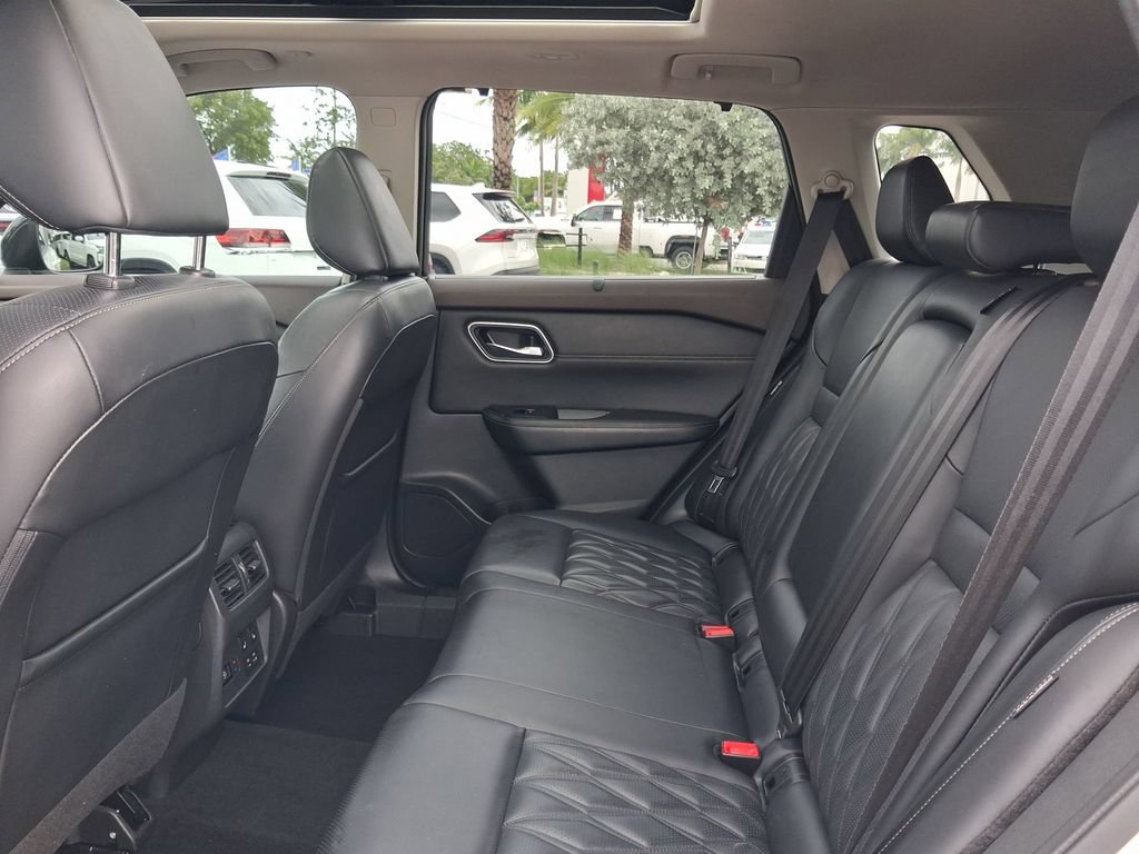 Used 2022 Nissan Rogue Platinum w/ Head-Up Display Package FWD image 7