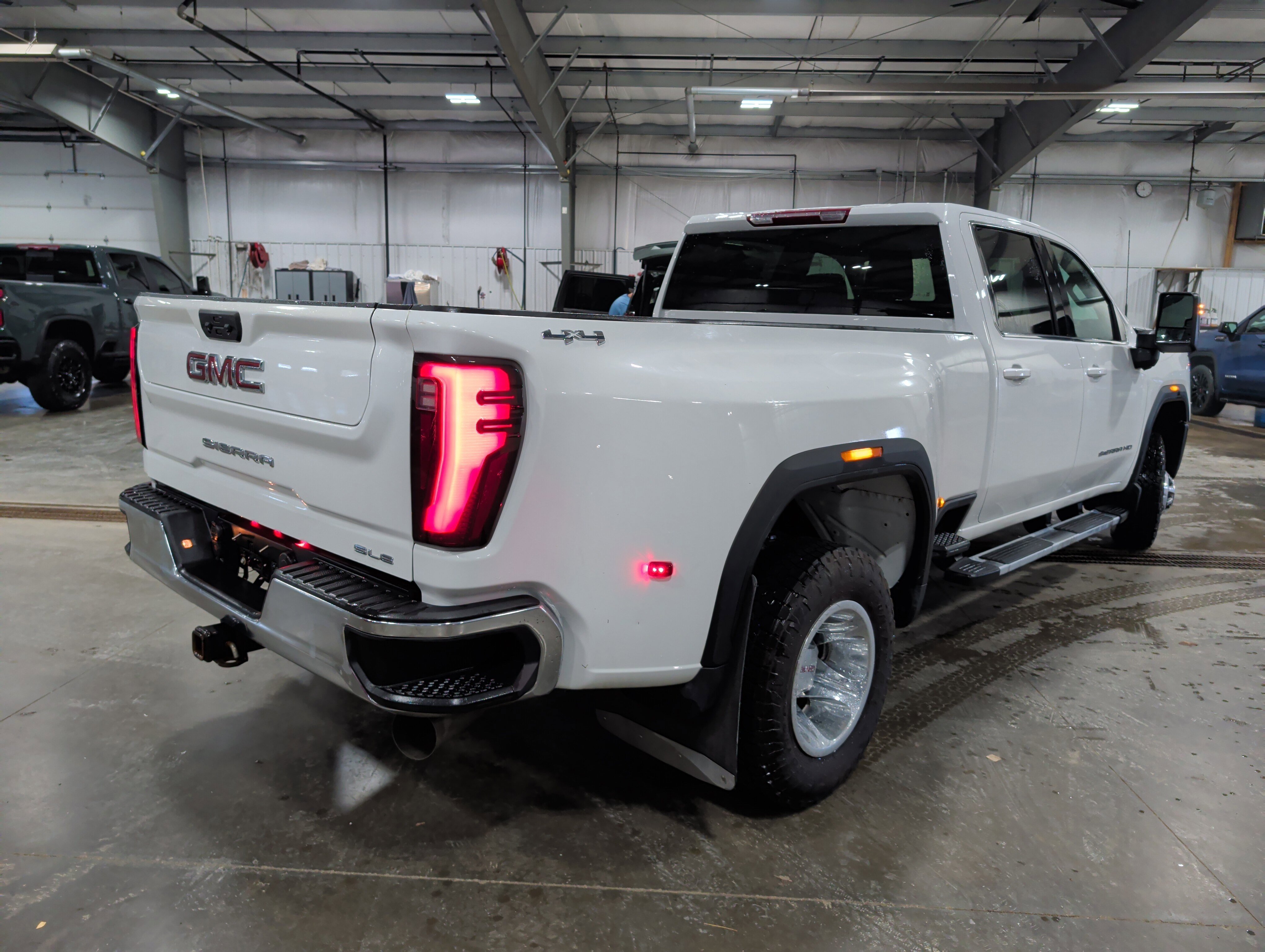 Used 2024 GMC Sierra 3500 SLE image 3