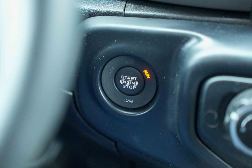 Used 2018 Jeep Wrangler Unlimited Sport image 32