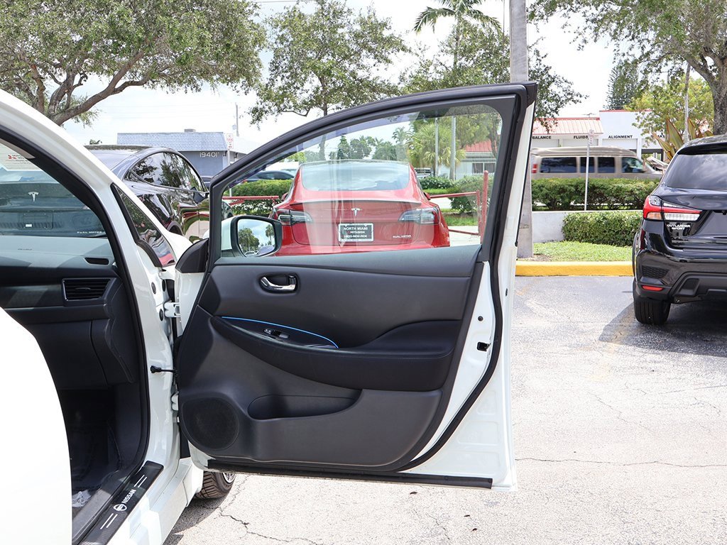 Used 2018 Nissan Leaf SV w/ SV Technology Package image 22