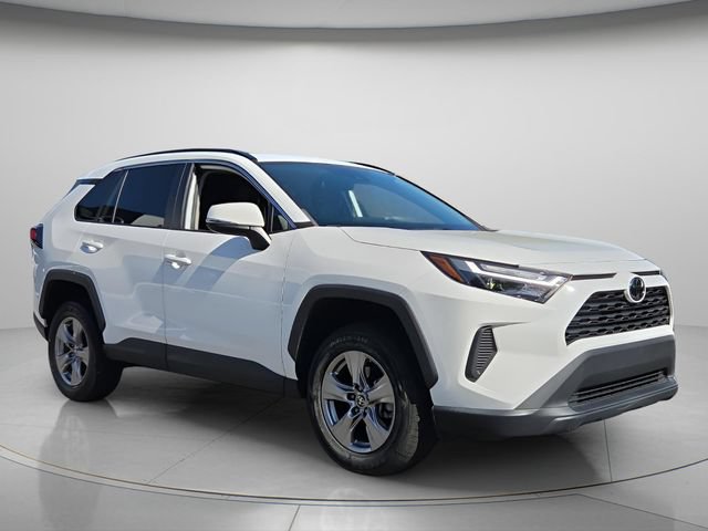 Used 2022 Toyota RAV4 XLE w/ Convenience Package FWD image 8