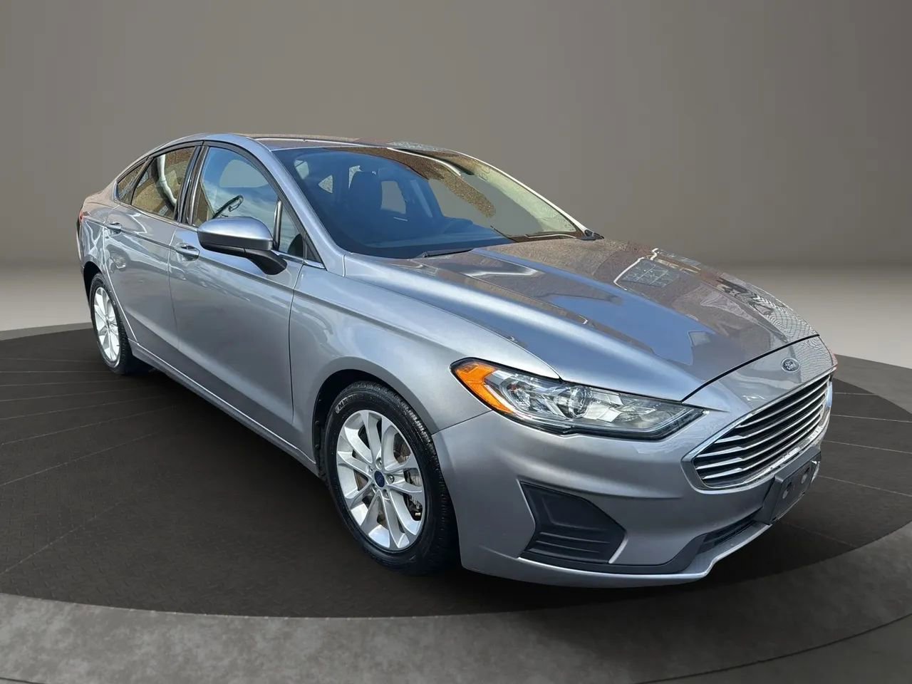Used 2020 Ford Fusion SE FWD image 3