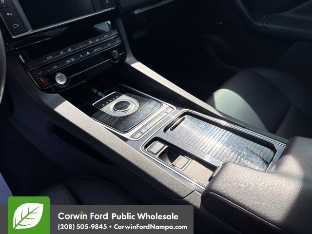Used 2018 Jaguar F-PACE Premium AWD/4WD image 23