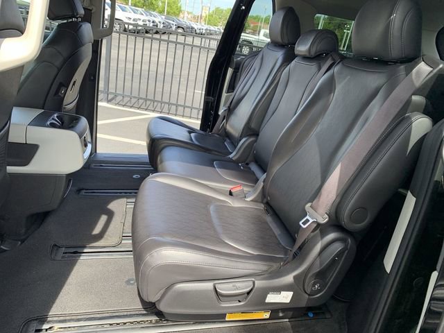 Used 2022 Kia Carnival LX image 15