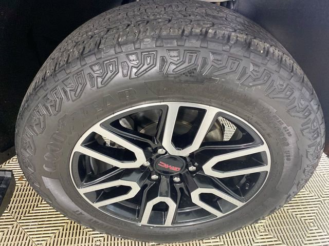 Used 2023 GMC Yukon AT4 w/ AT4 Premium Package AWD/4WD image 22