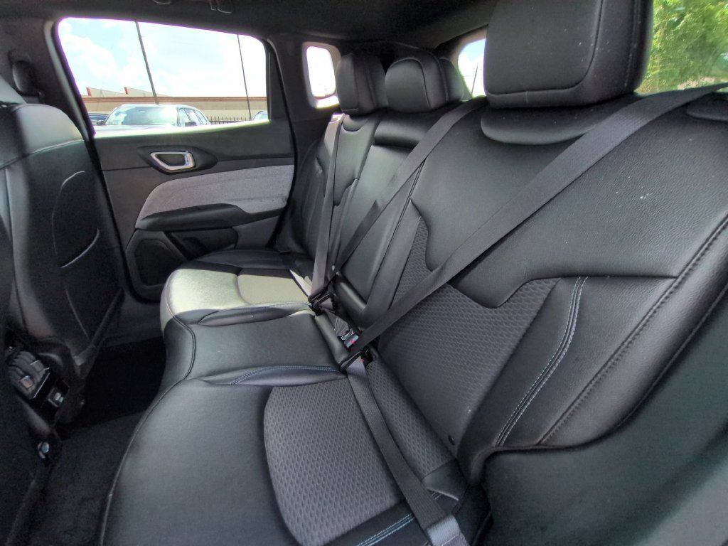 Used 2025 Jeep Compass Latitude AWD/4WD image 27