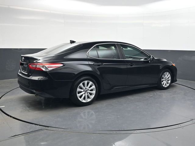 Used 2020 Toyota Camry LE image 4